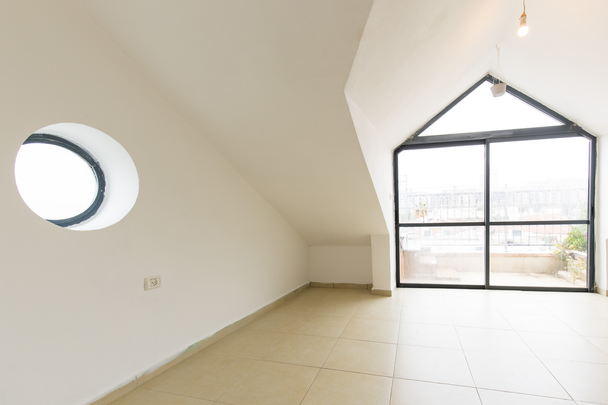 Tekoa, In the heart of classic Nachlaot 3 room apartment with a rooftop